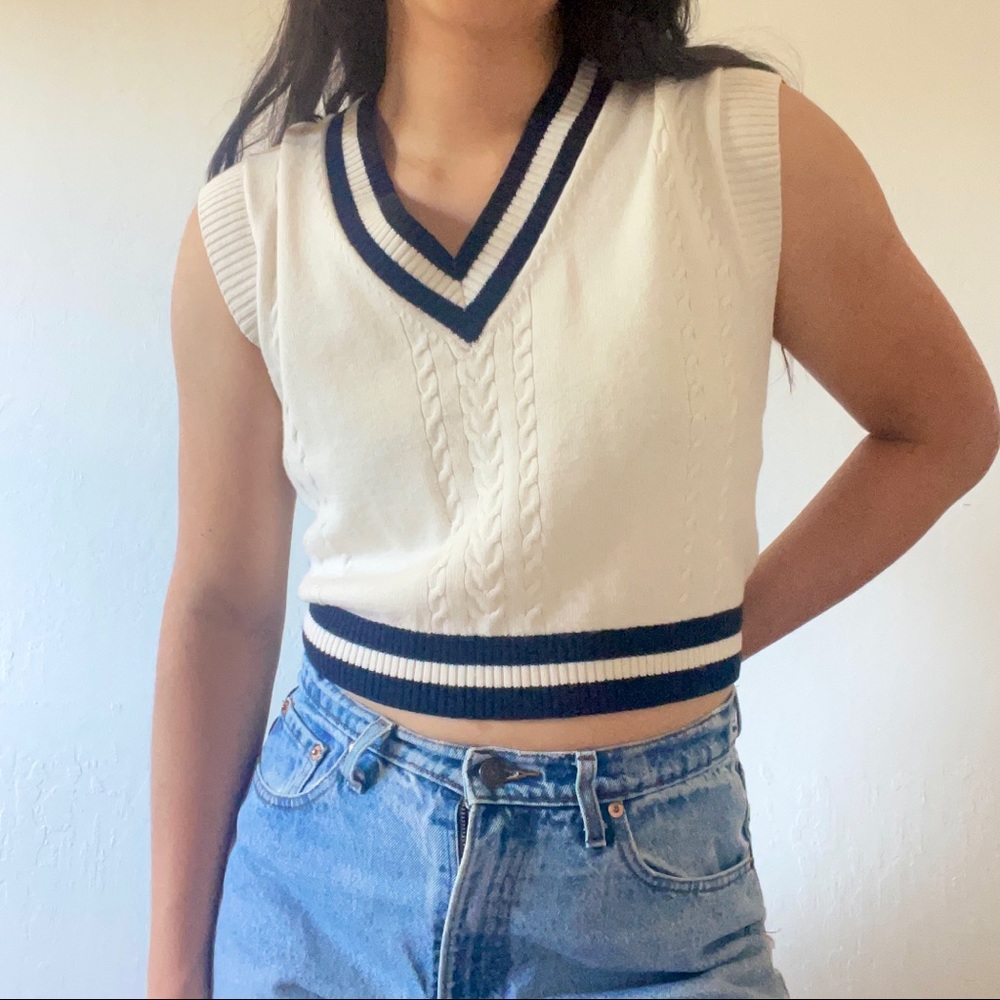 Aritzia merino wool white sweater vest, size large